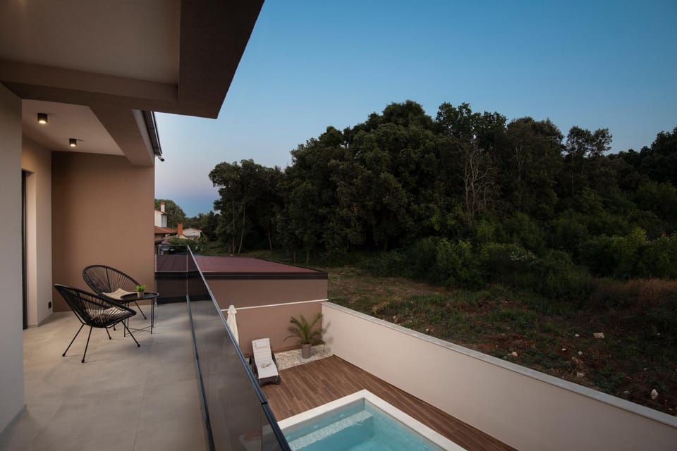 Patio, Day, Natural landscape, Garden, View (from property/room), Balcony/Terrace, Garden view, Pool view, Swimming pool, sunbed