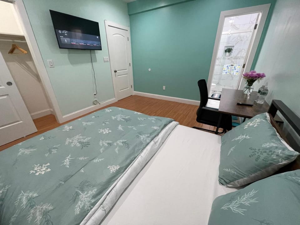 Luxury room with attached-bath near JFK NY USA Vacation rental in Ozone Park