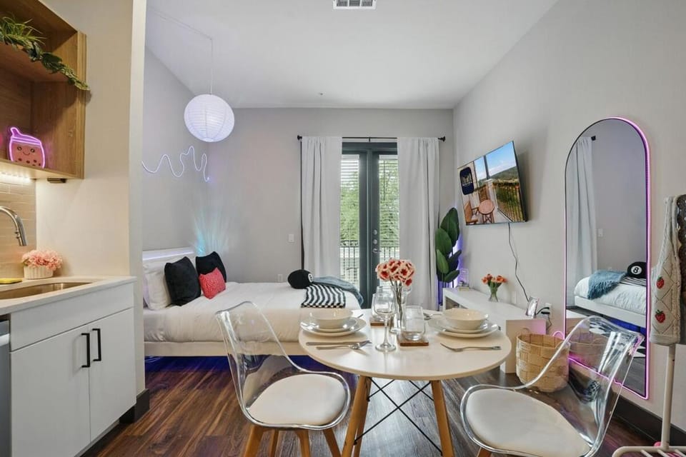 6min to Domain,12min DT Studio with Pool and Free Parking Apartment in Austin