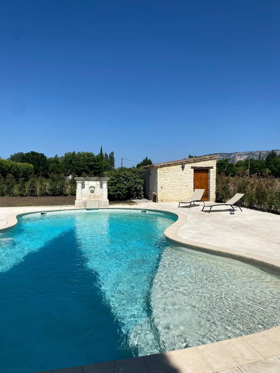 Property building, Day, Pool view, Swimming pool, sunbed