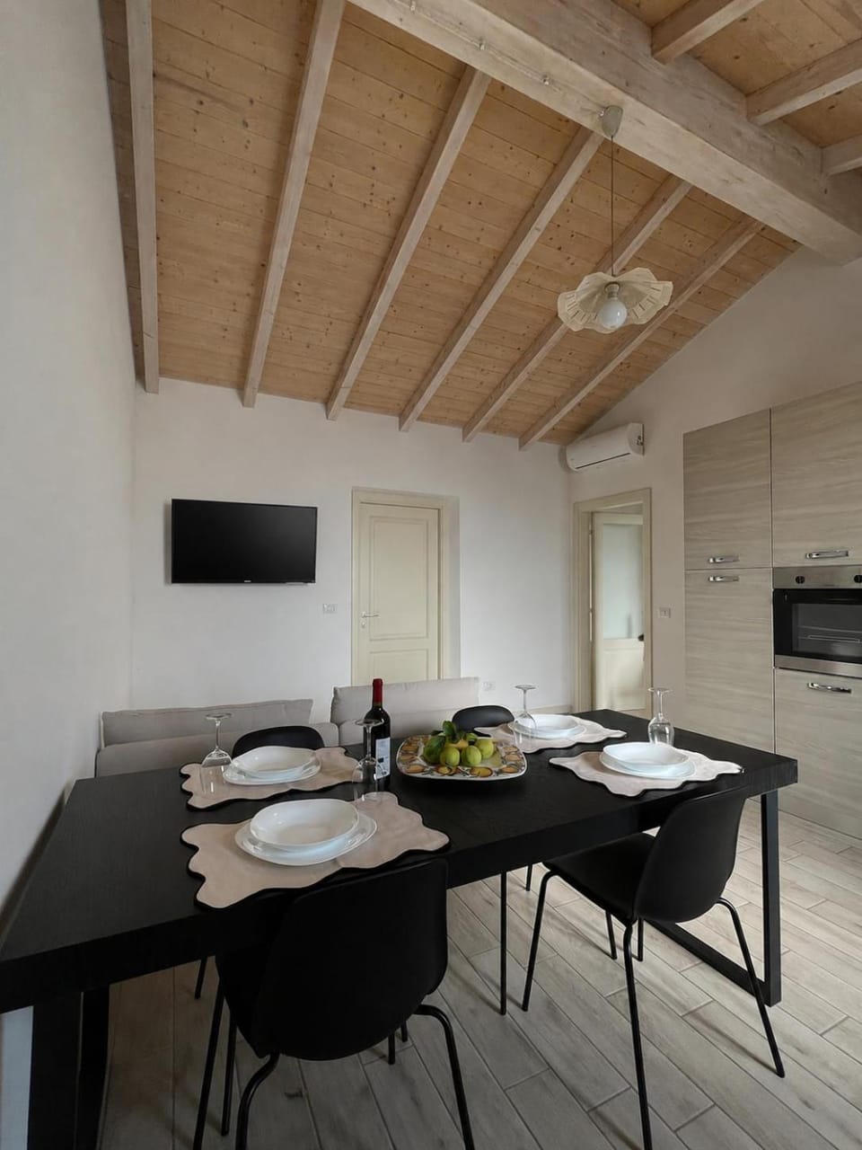 Communal lounge/ TV room, TV and multimedia, Living room, dishwasher, oven, stove, air conditioner