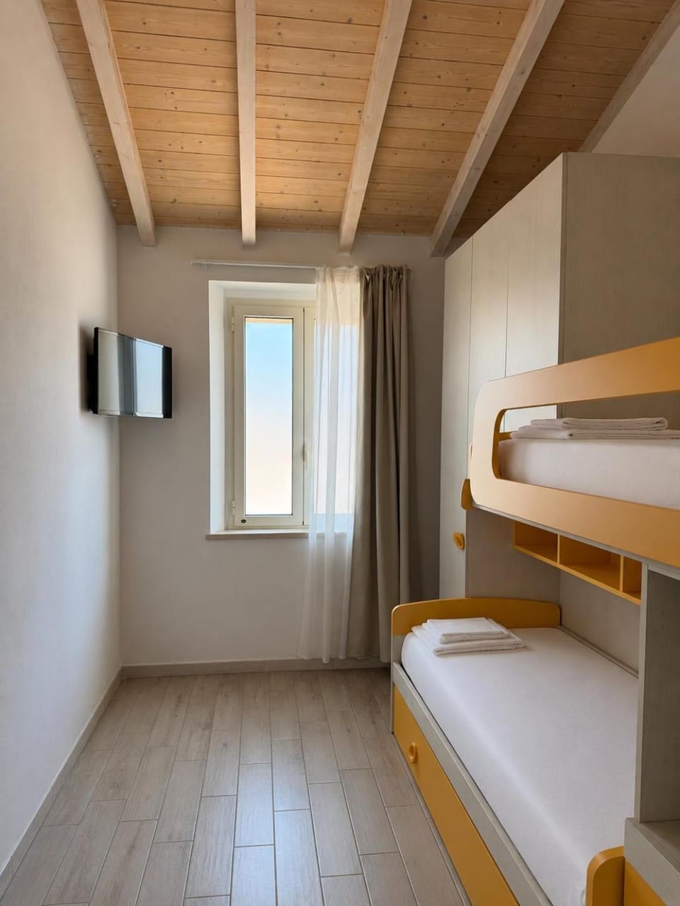 TV and multimedia, bunk bed, towels