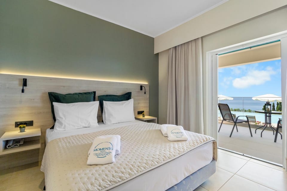Bed, Bedroom, Sea view, towels
