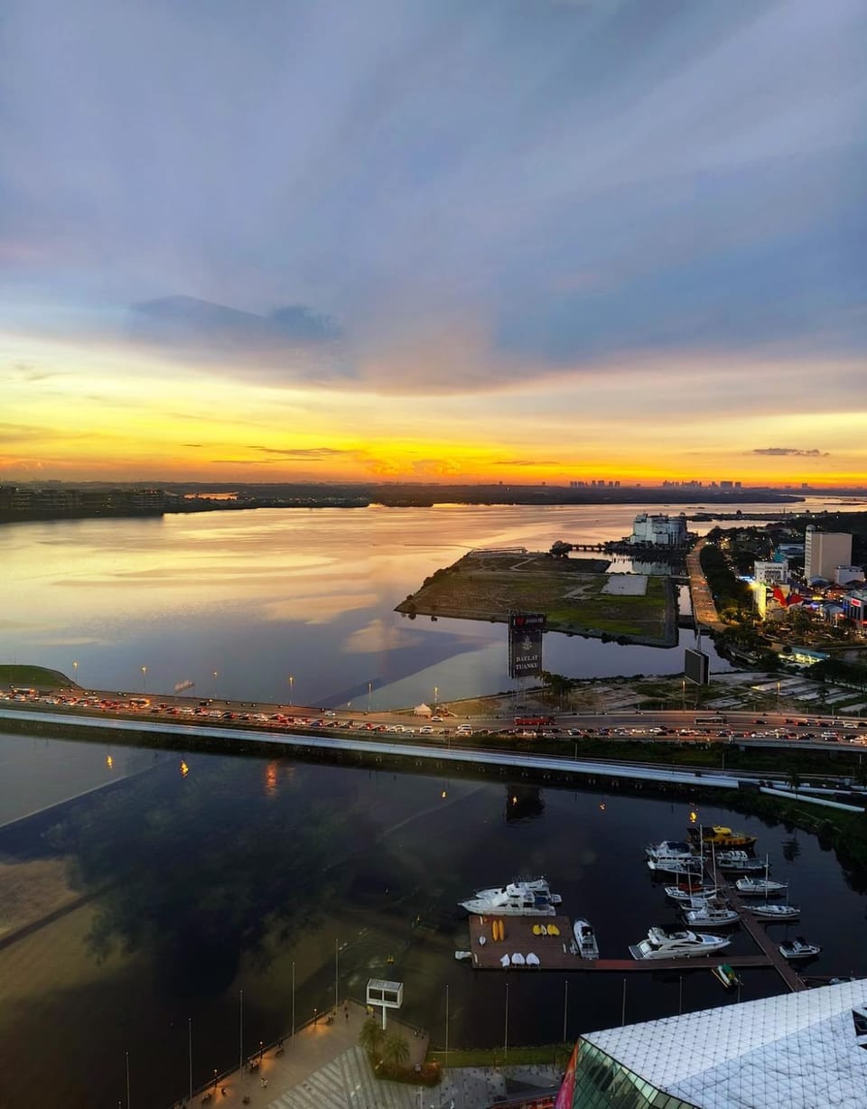 R&F Sea View 2BR High-end Design 6pax, 1CP I PetFriendly I Netflix Coway I Unblock High Floor Super Sea View Apartment in Johor Bahru