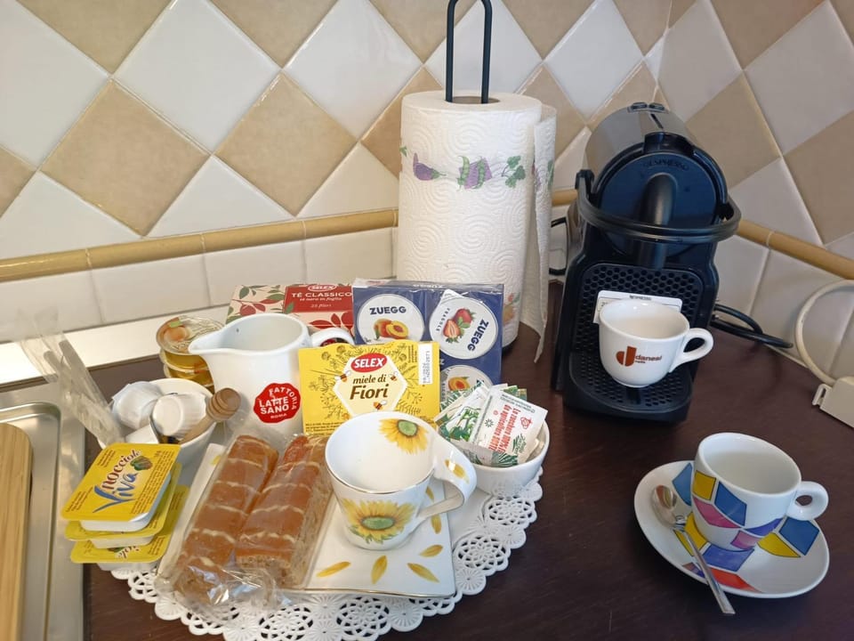 Coffee/tea facilities, Breakfast