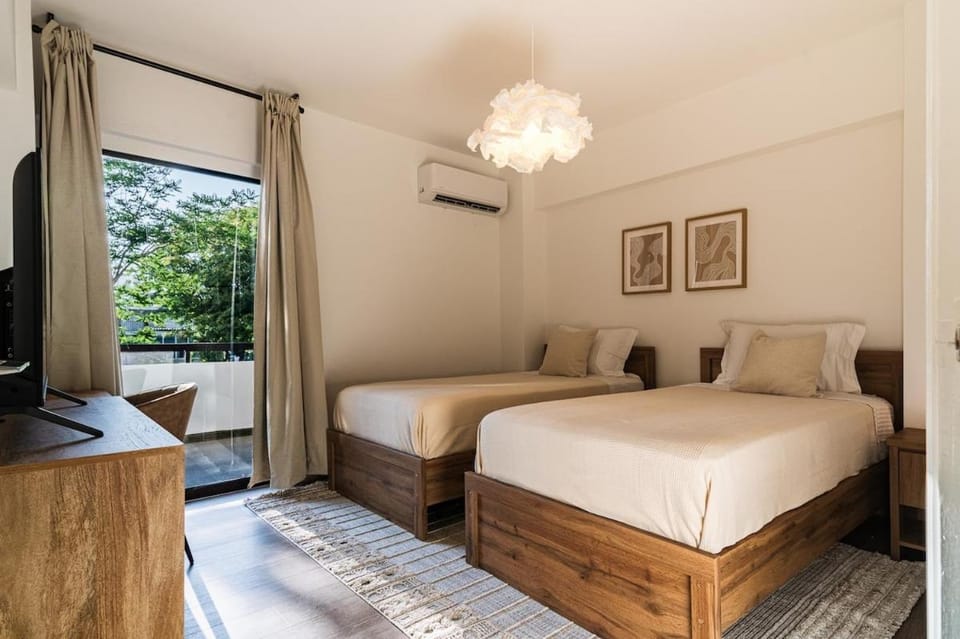 Bed, TV and multimedia, Photo of the whole room, Bedroom, air conditioner