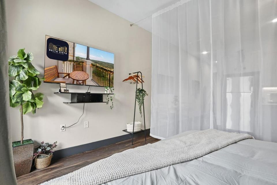 12min DT,6min Domain,Studio with Pool plus Free Parking Apartment in Austin