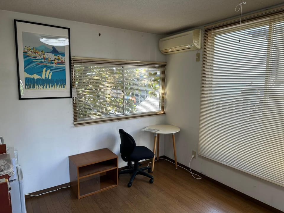 Living room, Photo of the whole room, air conditioner