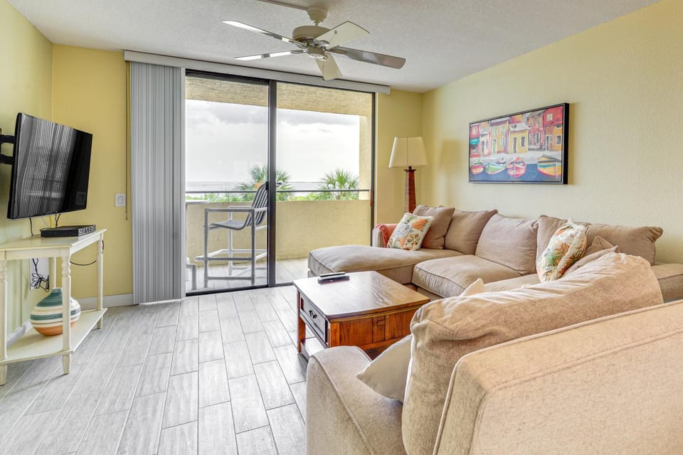 Gulf-View Condo w/ Beach Access in Hudson House in Hudson