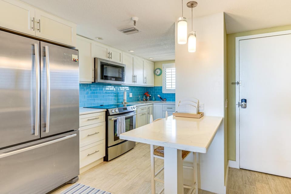 Gulf-View Condo w/ Beach Access in Hudson House in Hudson