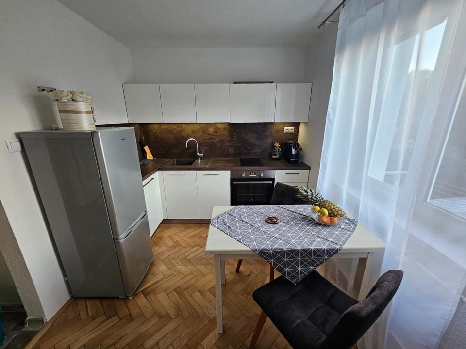 Dining area, dishwasher, stove