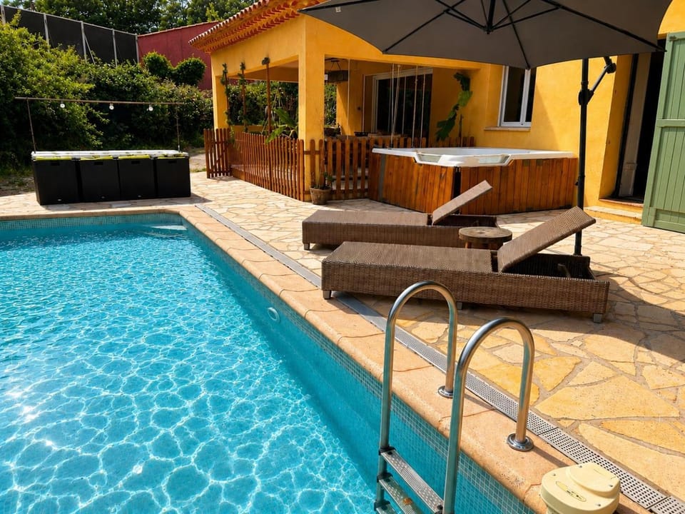 La Cigale- Rez de villa avec piscine et jaccuzzi Apartment in Fayence