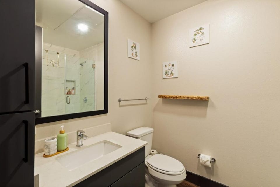 6min to Domain,12min DT, Balcony and Free Parking Apartment in Austin
