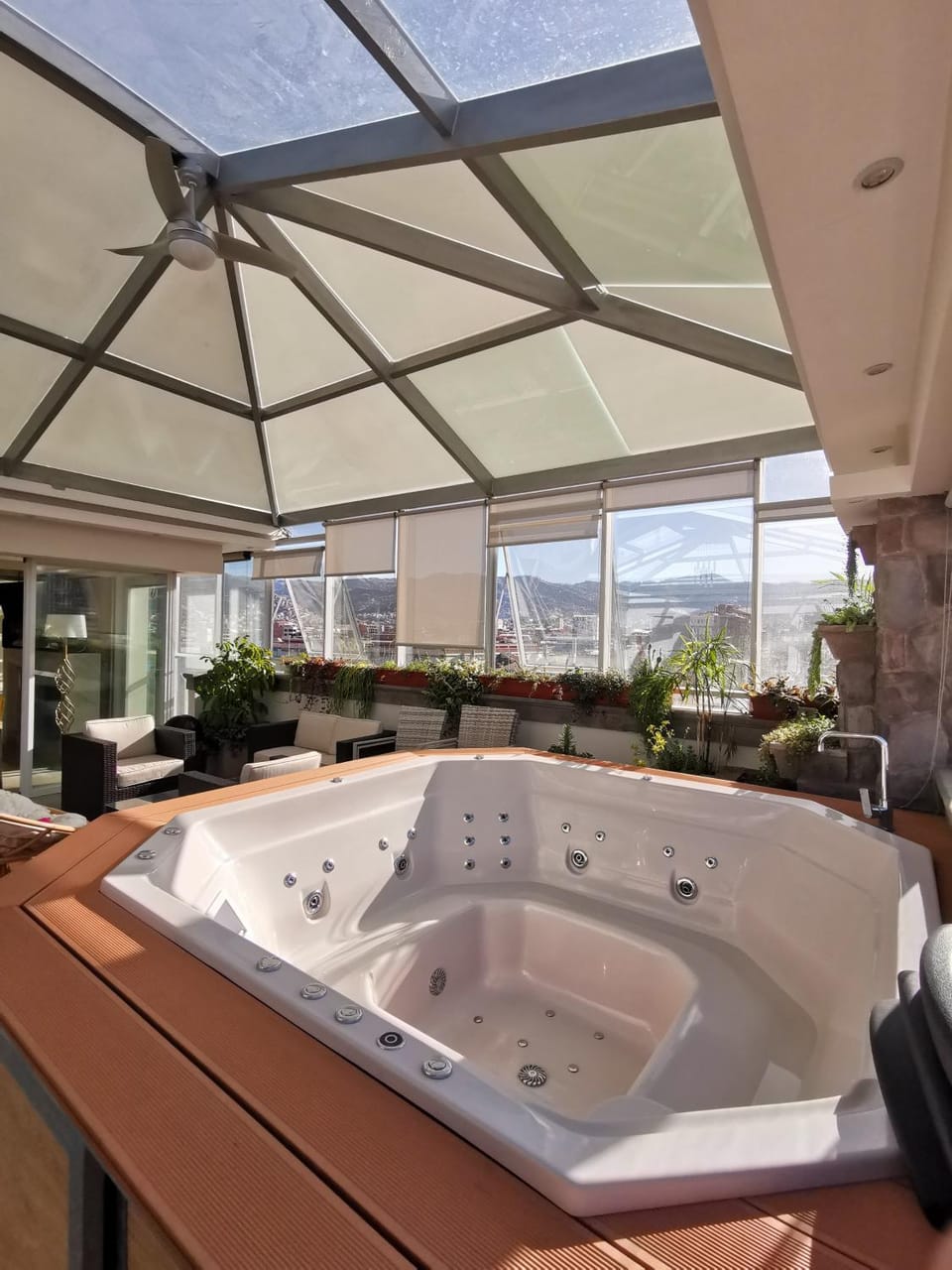 Hot Tub, Hot Tub, Massage, Spa and wellness centre/facilities