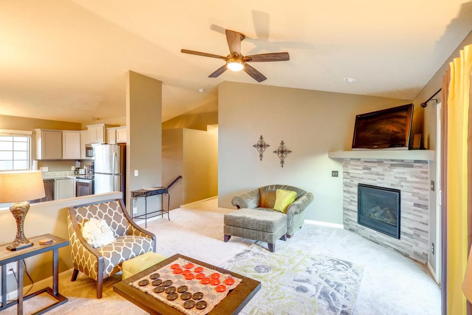 4 Mi to Offutt AFB - Family Home in Omaha Suburbs! House in Iowa