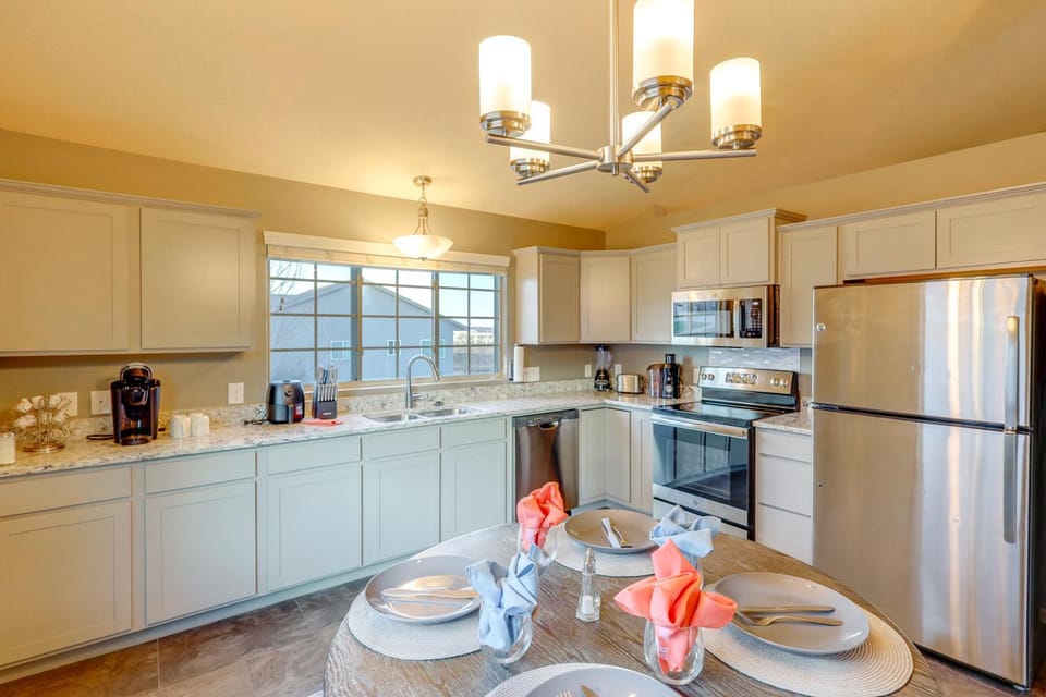 4 Mi to Offutt AFB - Family Home in Omaha Suburbs! House in Iowa