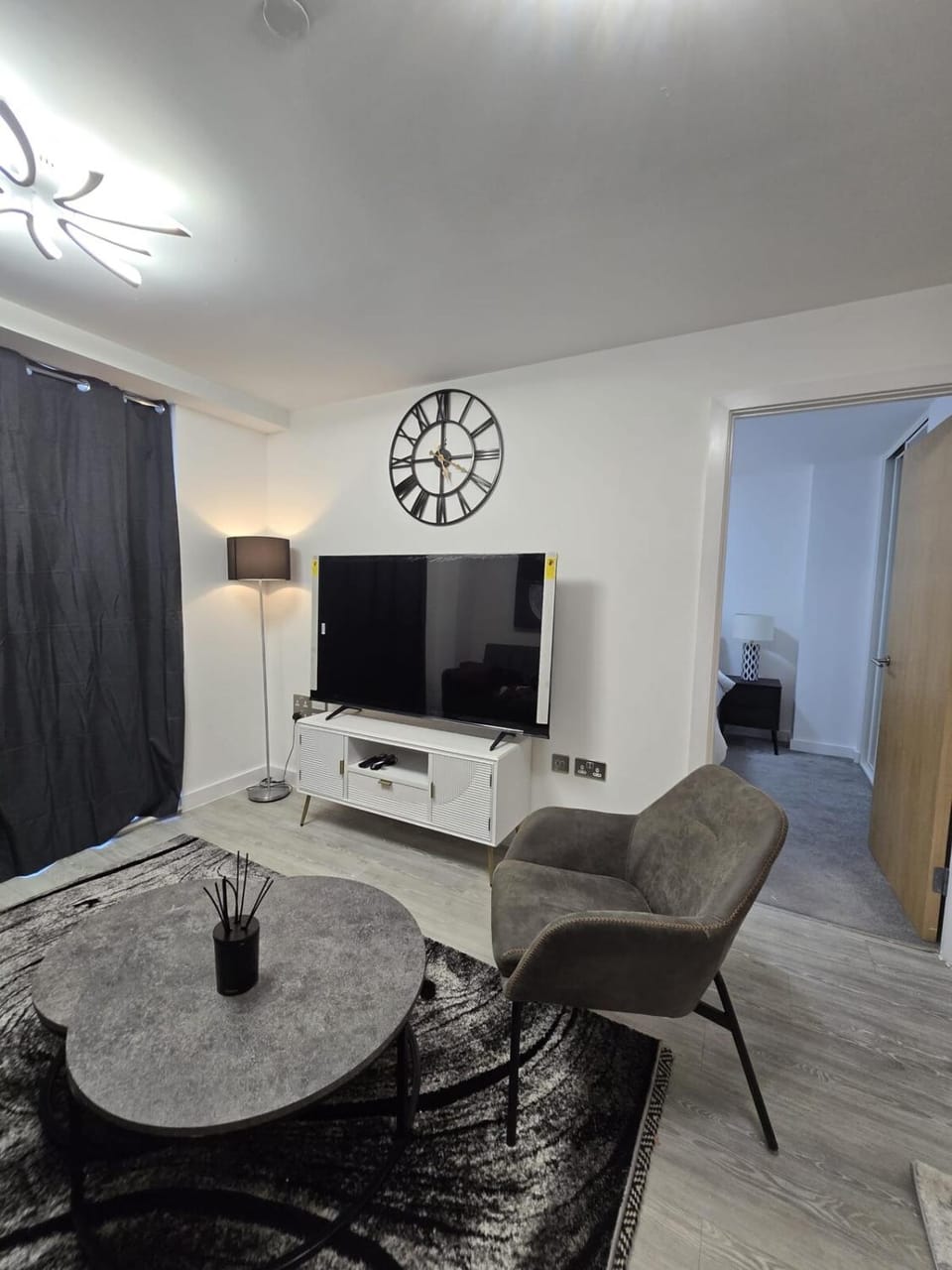 Mega9 Luxury 2Bedrooms Apartment - 2Baths, 2Toilets Apartment in Salford