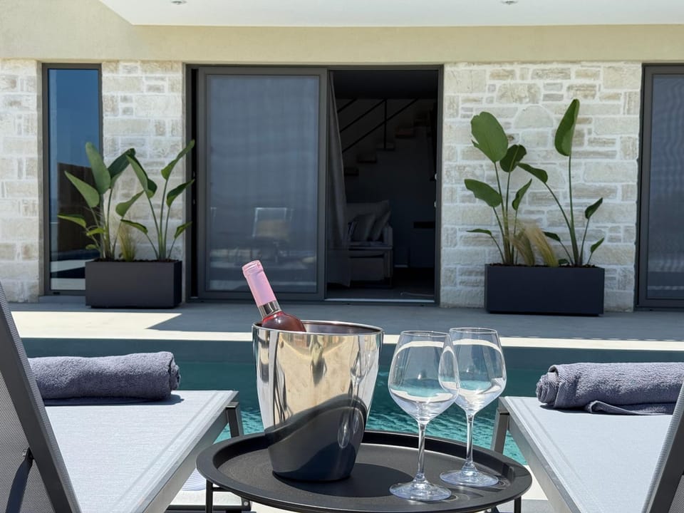 Day, View (from property/room), Swimming pool