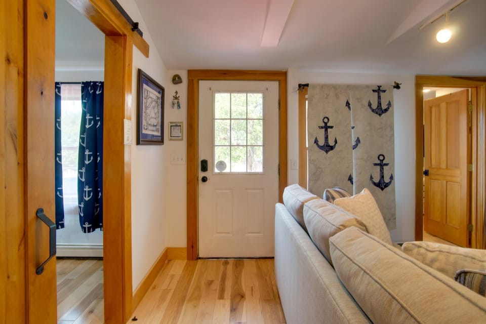 1 Mi to Ferry Terminal: Oak Bluffs Family Retreat! House in Tisbury