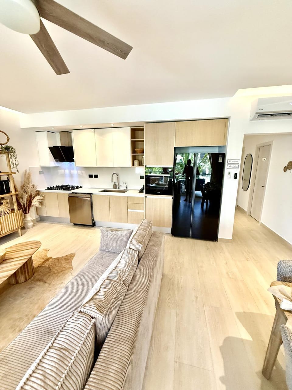 Kitchen or kitchenette, Living room, Seating area, Dining area, dishwasher, oven, stove