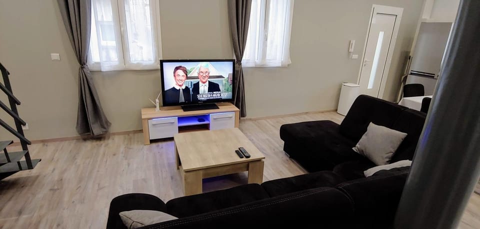 Communal lounge/ TV room, TV and multimedia, Living room