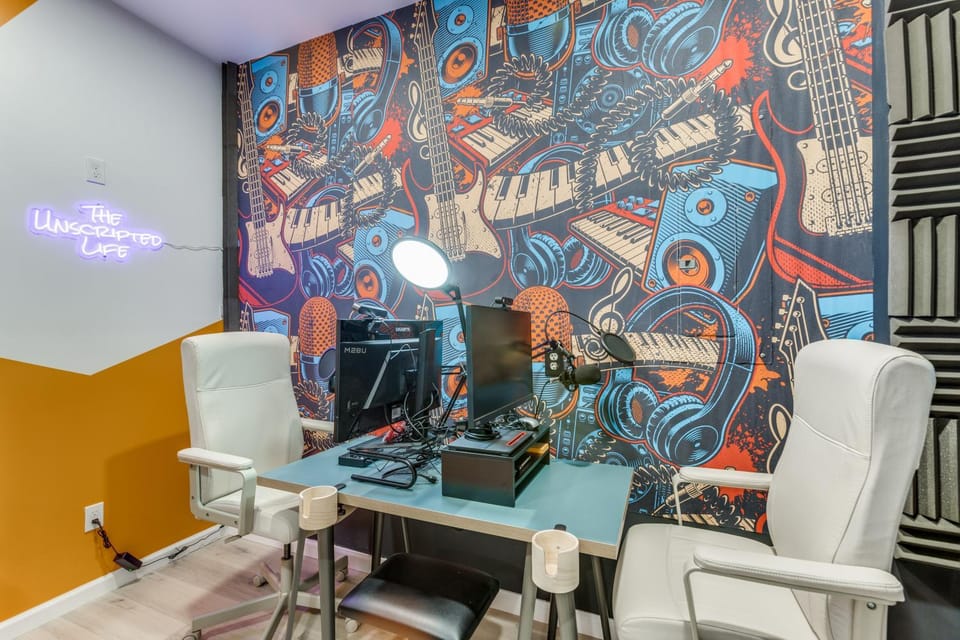 TV and multimedia, Business facilities, Decorative detail, Guests, soundproof