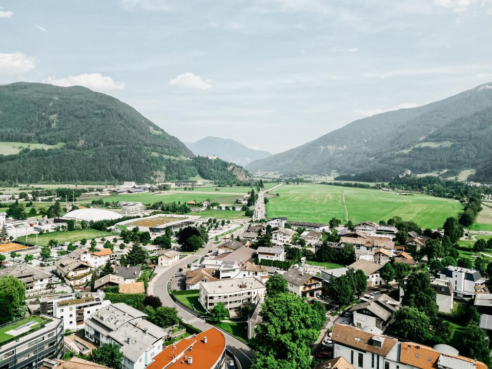 Natural landscape, Bird's eye view, City view, Mountain view, Location