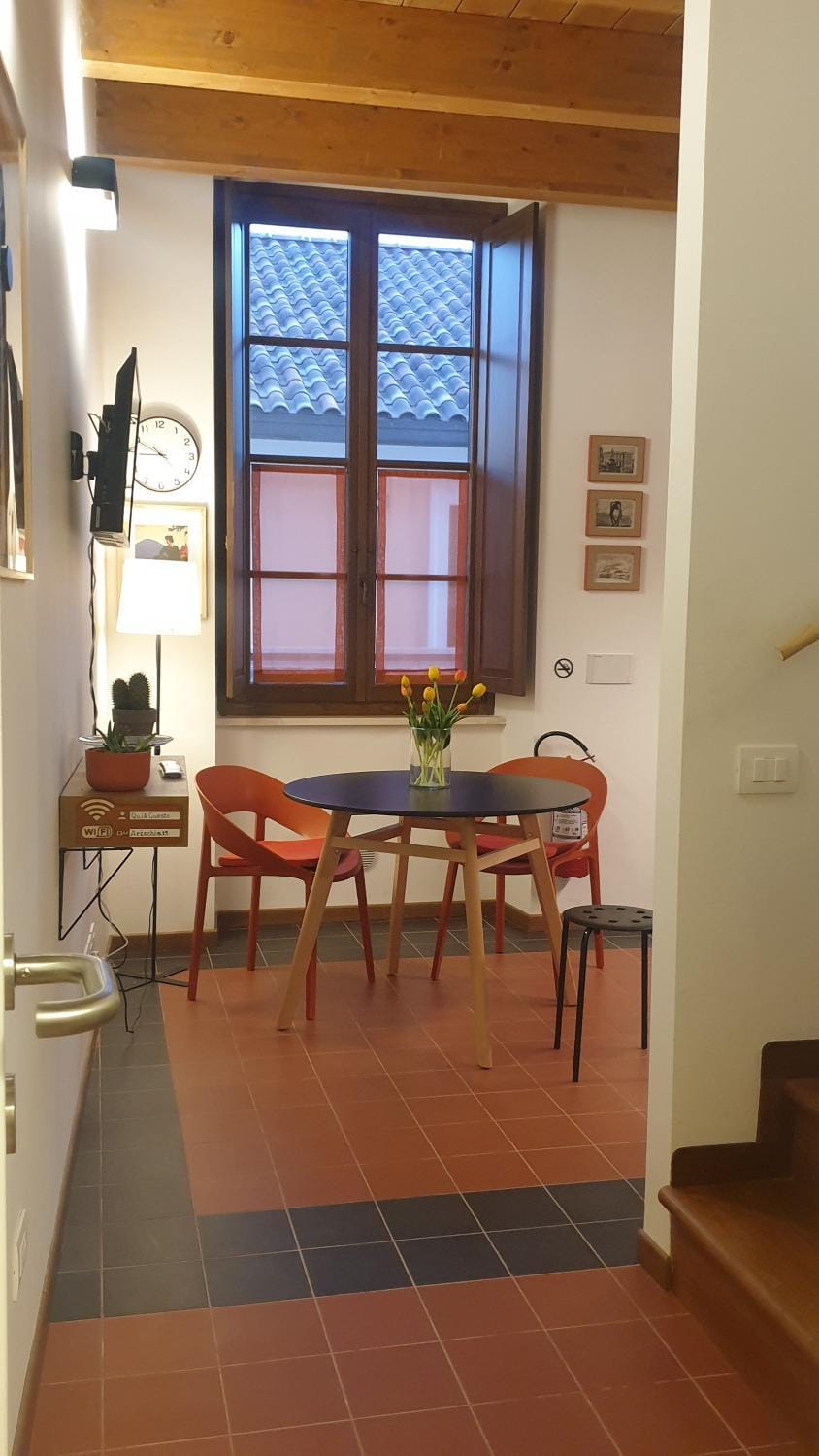 TV and multimedia, Living room, Seating area, Dining area