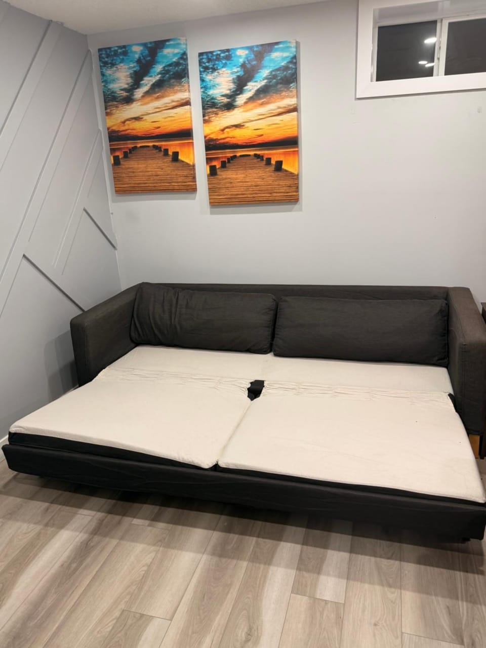 Spacious 2 bedroom with 2 queen beds and one sofa bed lower unit with separate entrance and parking space Near Downtown, Calgary Zoo, Costco and many more Bed and Breakfast in Calgary