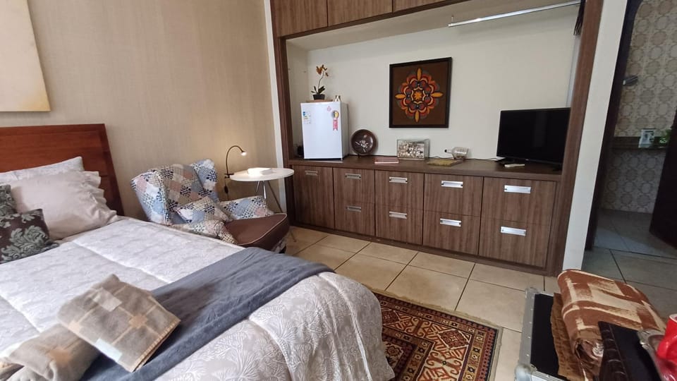 Communal lounge/ TV room, Bed, TV and multimedia, Photo of the whole room, Bedroom