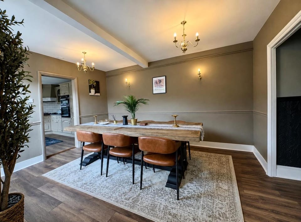 29 The Lodge Boutique Grand Victorian House Near Southampton Cruise Terminals, City Centre & The New Forest National Park - FREE PARKING - HIGH SPEED WIFI Vacation rental in Southampton