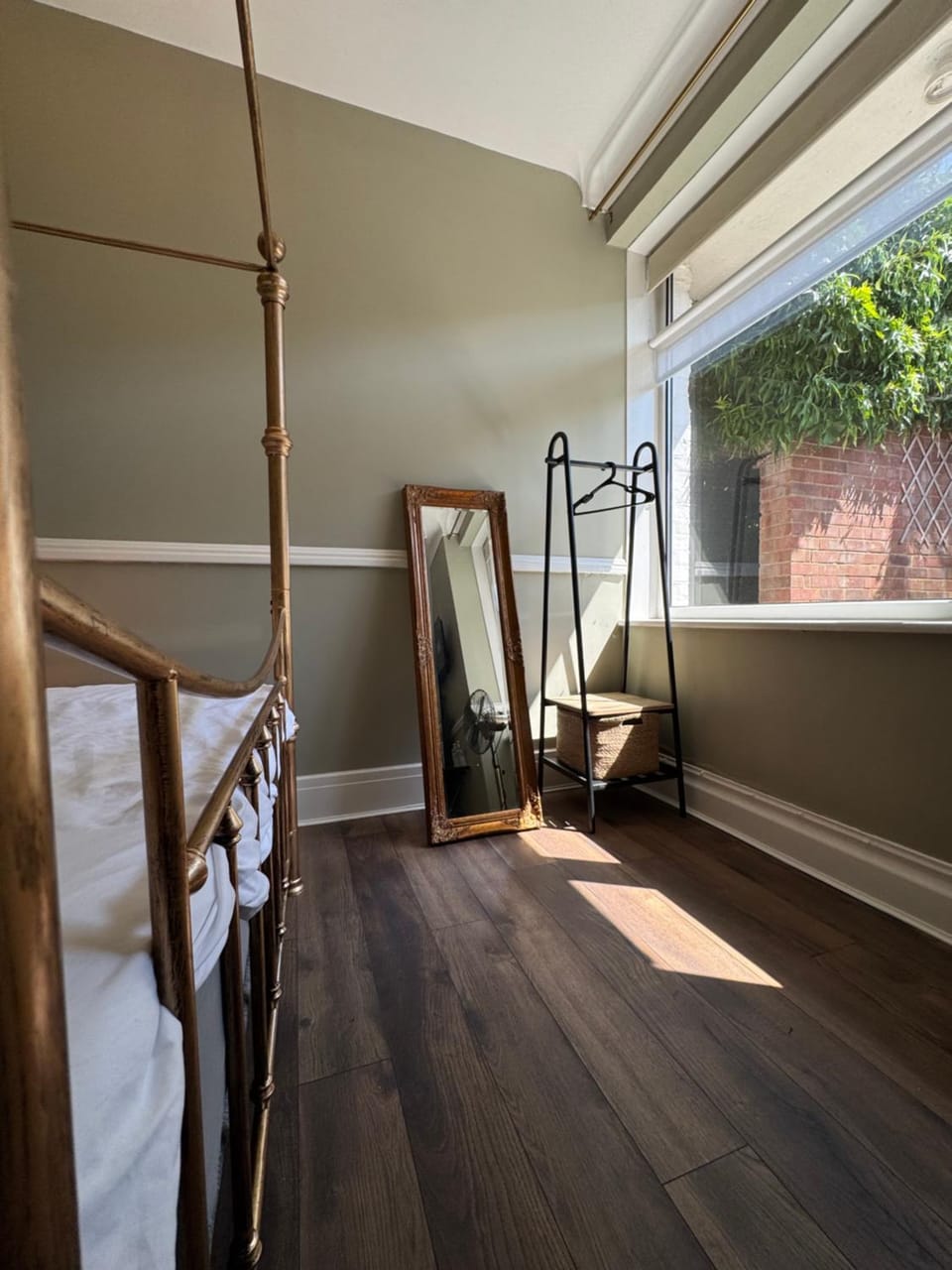 29 The Lodge Boutique Grand Victorian House Near Southampton Cruise Terminals, City Centre & The New Forest National Park - FREE PARKING - HIGH SPEED WIFI Vacation rental in Southampton
