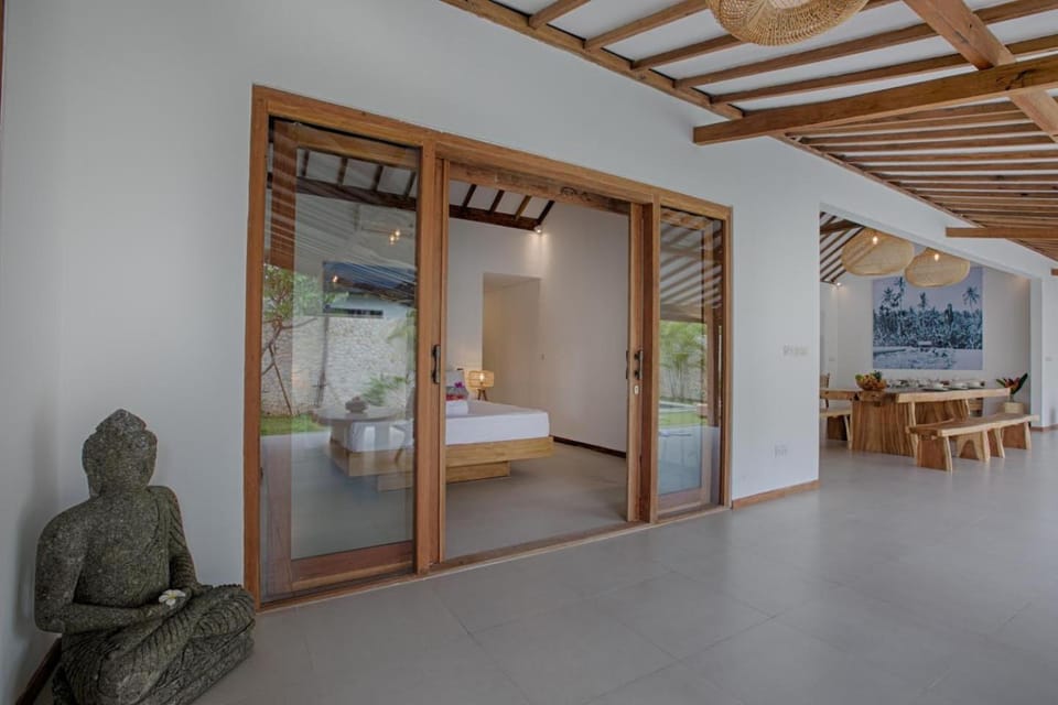 Property building, Balcony/Terrace, Bedroom