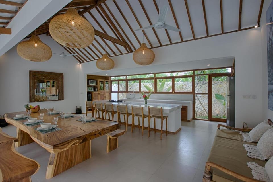 Living room, Seating area, Dining area, kitchen