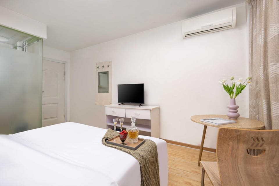 Hello Light Hotel Hankou Railway Station Flagship Store Hotel in Wuhan