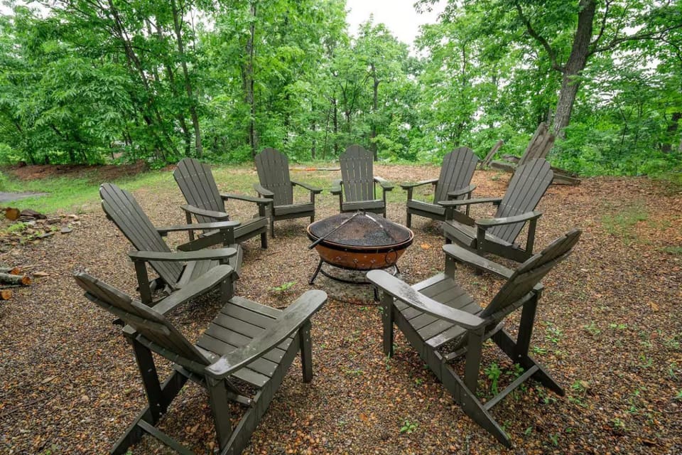 Cozy Cabin Retreat Hot Tub & Scenic Surroundings Cabin in Gatlinburg
