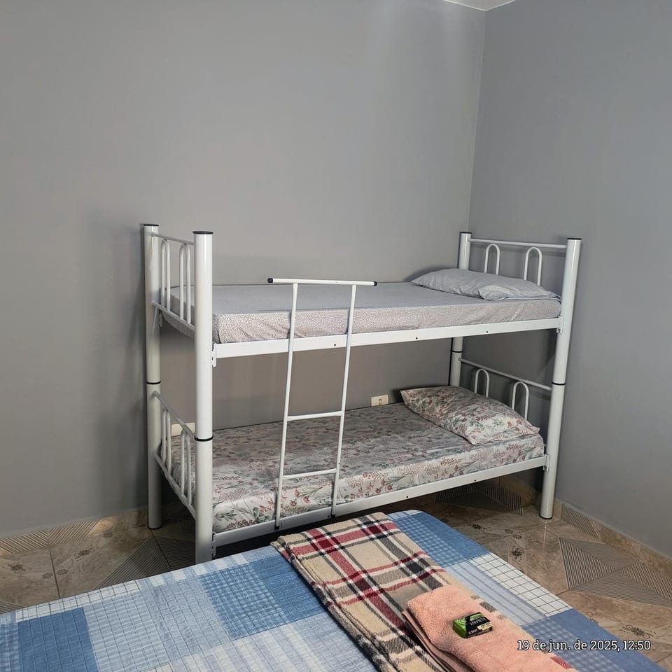 Bedroom, bunk bed