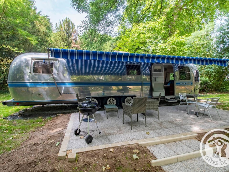 Escapade insolite dans une Airstream vintage en Anjou - FR-1-622-111 House in Gennes-Val-de-Loire