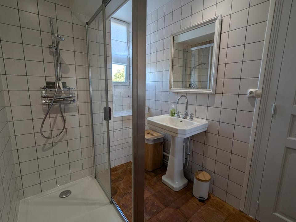 Maison authentique avec piscine et jardin privé à Abzac - FR-1-653-278 House in Nouvelle-Aquitaine