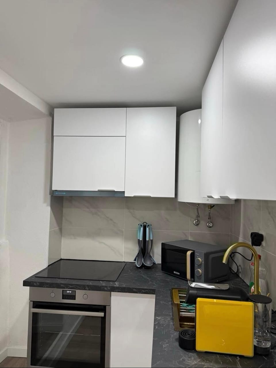 Coffee/tea facilities, Kitchen or kitchenette, minibar, stove, toaster