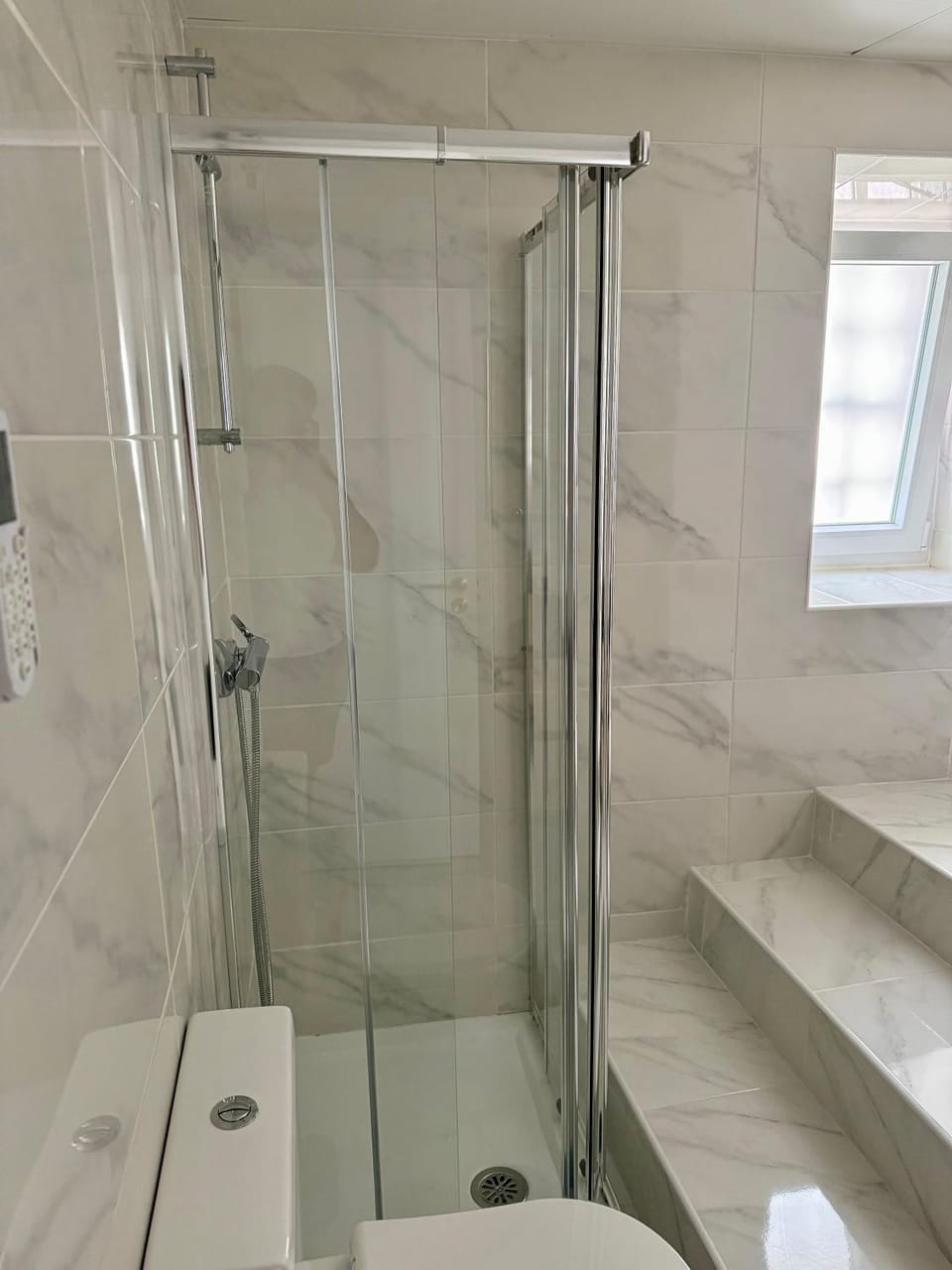 Shower, Toilet