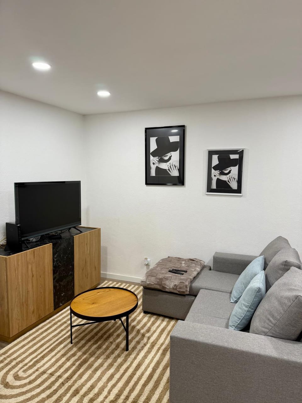 Communal lounge/ TV room, TV and multimedia, Living room, Seating area