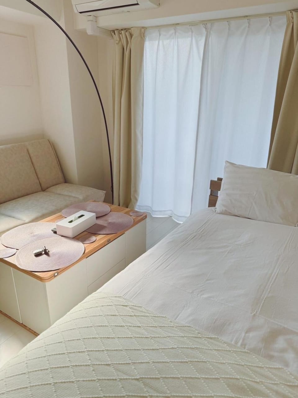 Bed, Living room, Photo of the whole room, Bedroom