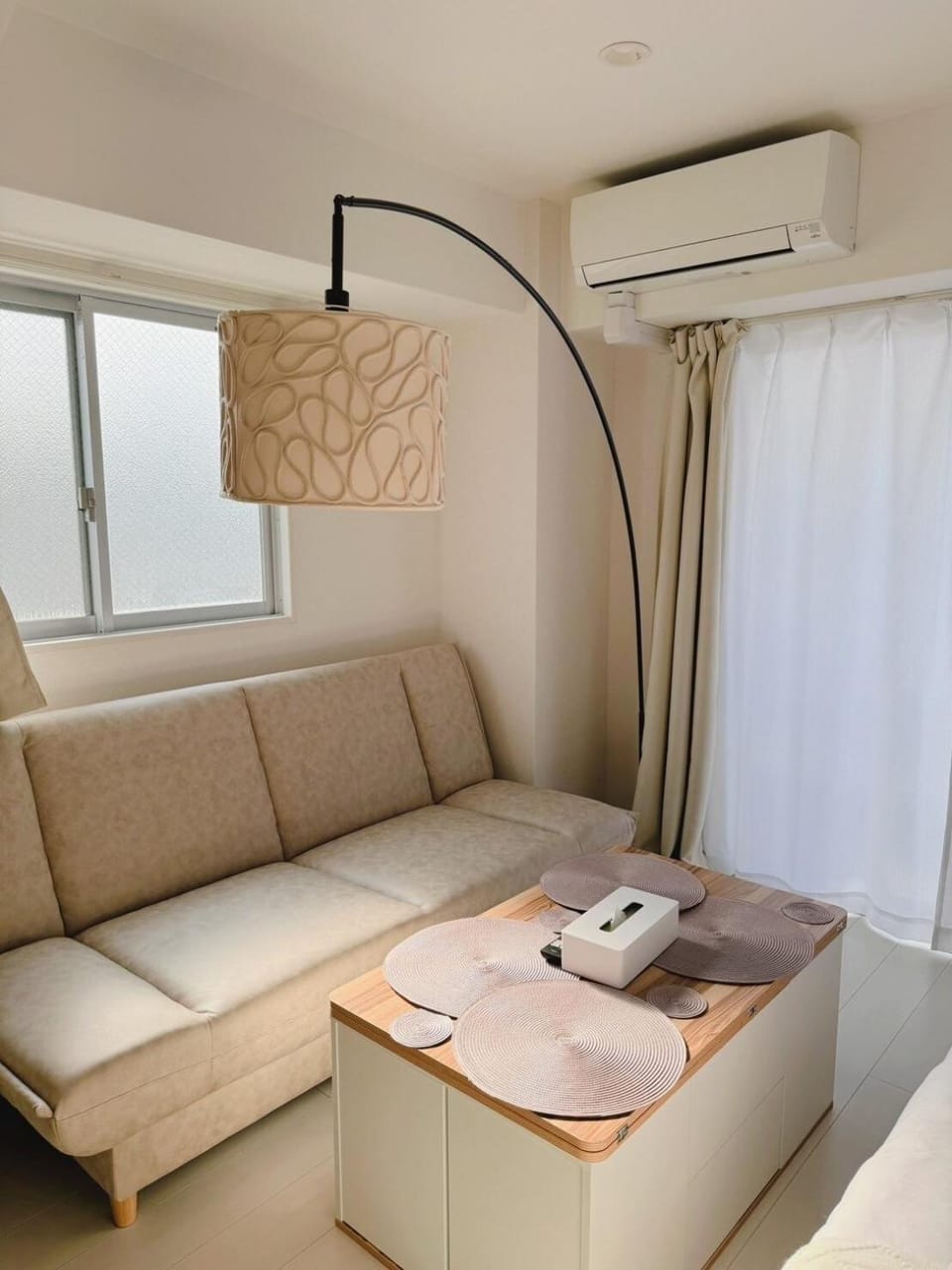 Bed, Living room, Photo of the whole room, Bedroom, air conditioner
