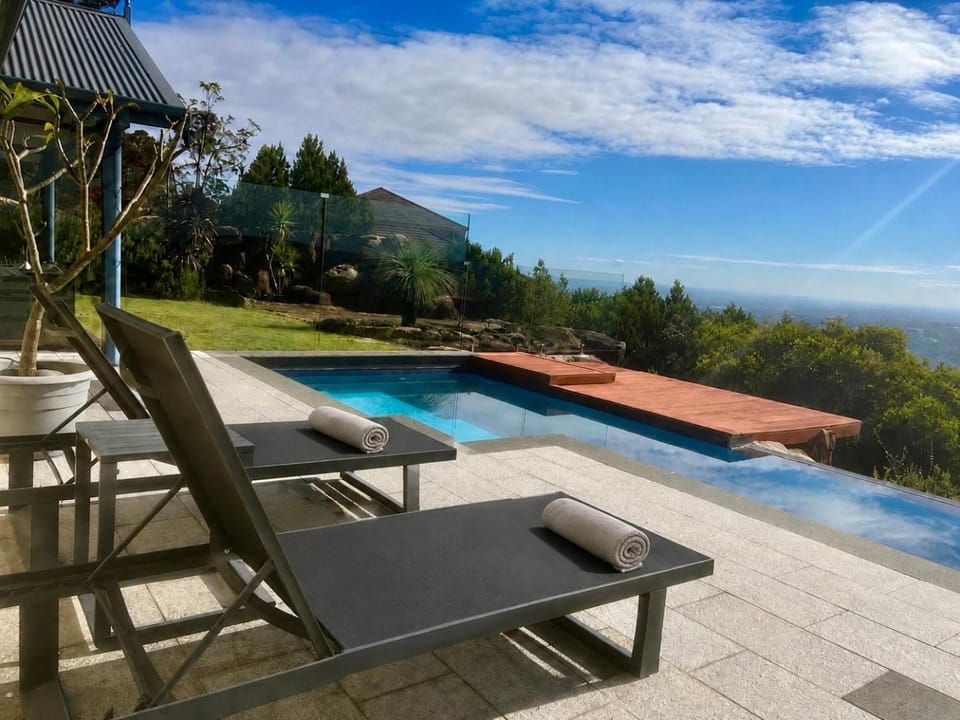 Zig Zag Retreat - Hilltop Home With Stunning Views House in Perth