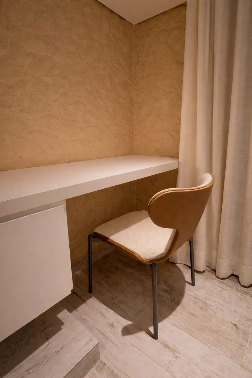 Seating area, Seasons