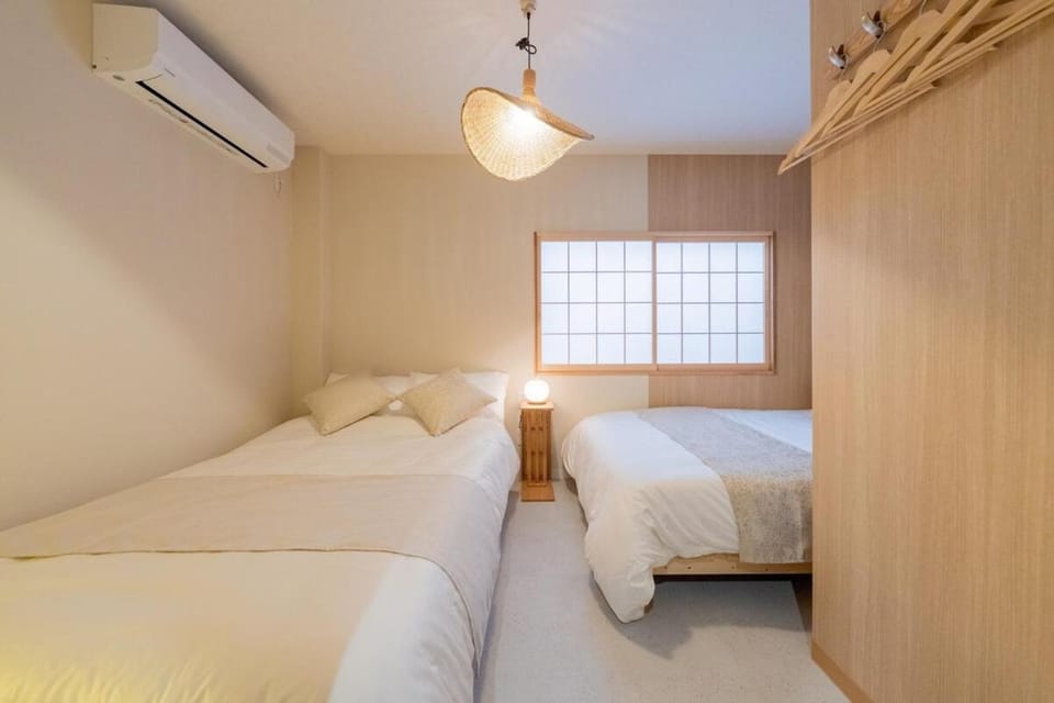 榧 日本伝統のお風呂 寝室5 ベッド11台 お風呂トイレ3台 usjまで電車で5分難波13分 Apartment in Osaka