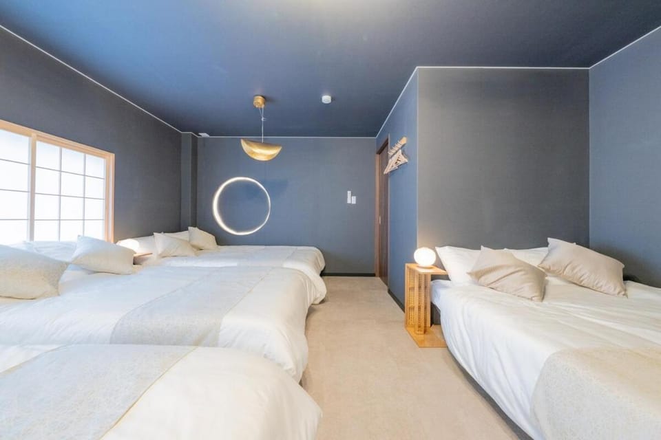 榧 日本伝統のお風呂 寝室5 ベッド11台 お風呂トイレ3台 usjまで電車で5分難波13分 Apartment in Osaka
