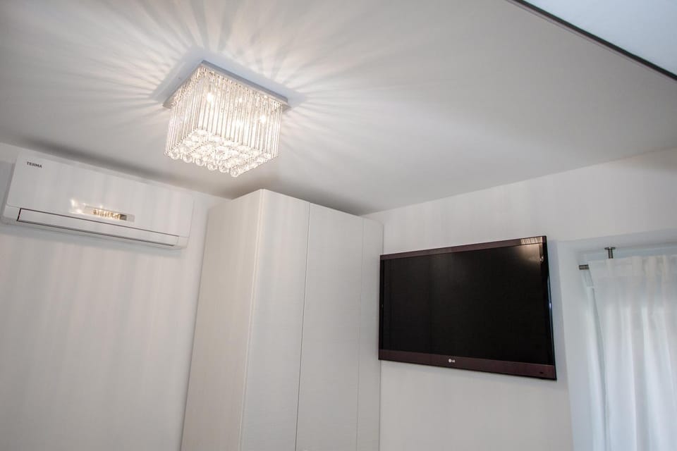 Property building, TV and multimedia, Bedroom