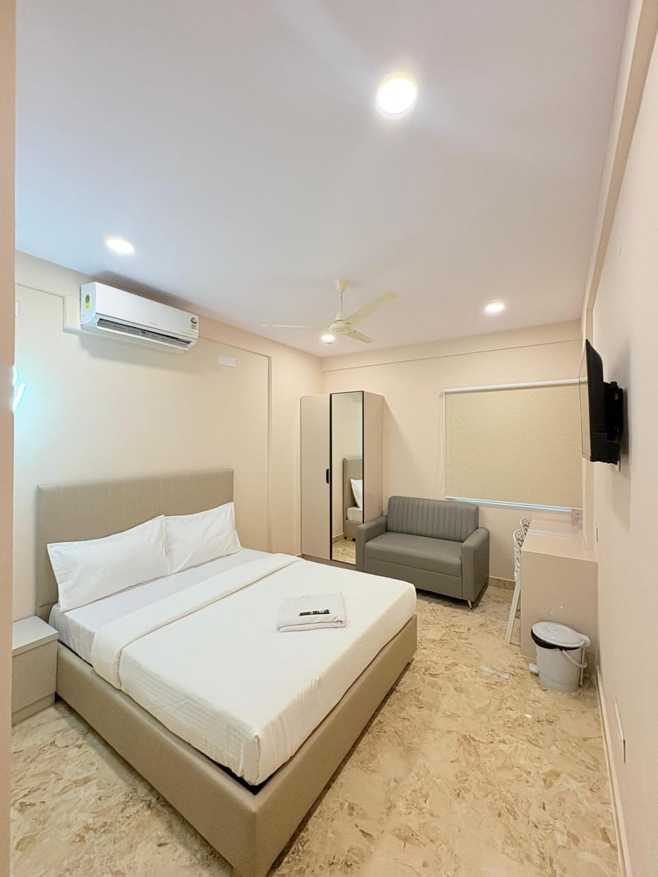 Photo of the whole room, Bedroom, air conditioner